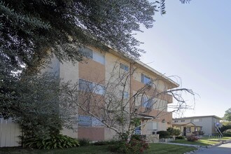 6318 Comstock Ave in Whittier, CA - Foto de edificio - Building Photo