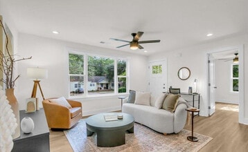 14 Pleasant Ridge Ave in Greenville, SC - Building Photo - Building Photo