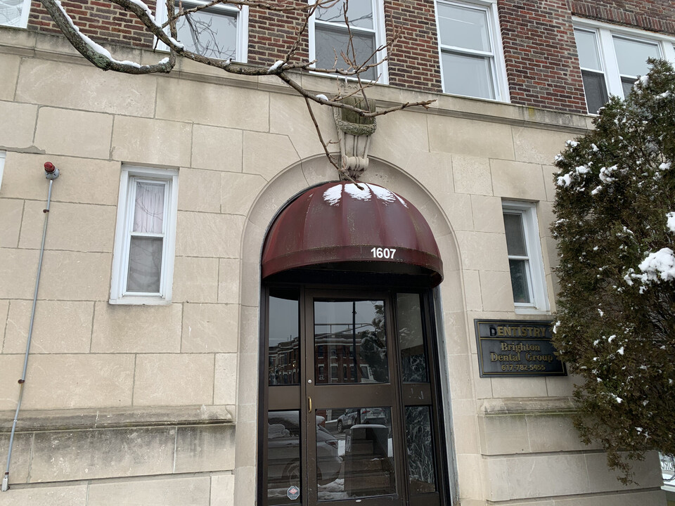 1607 Commonwealth Ave in Boston, MA - Foto de edificio