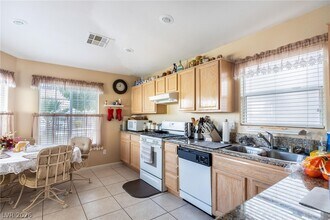 1563 Raining Hills St in Henderson, NV - Building Photo - Building Photo