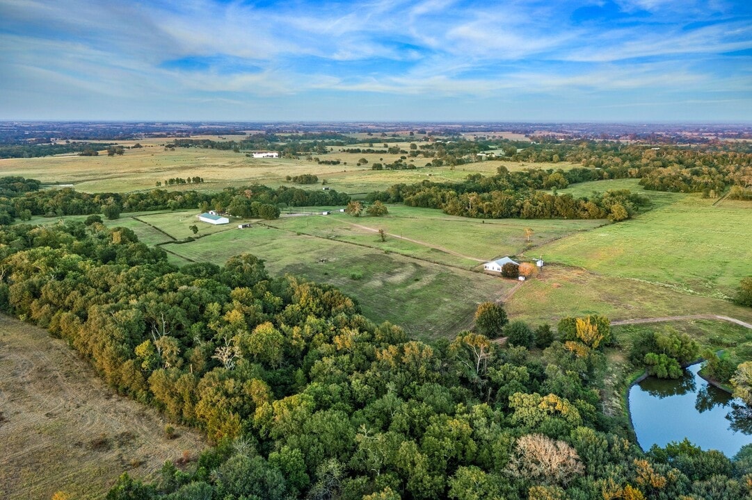 1712 Lynn Rd in Chappell Hill, TX - Building Photo