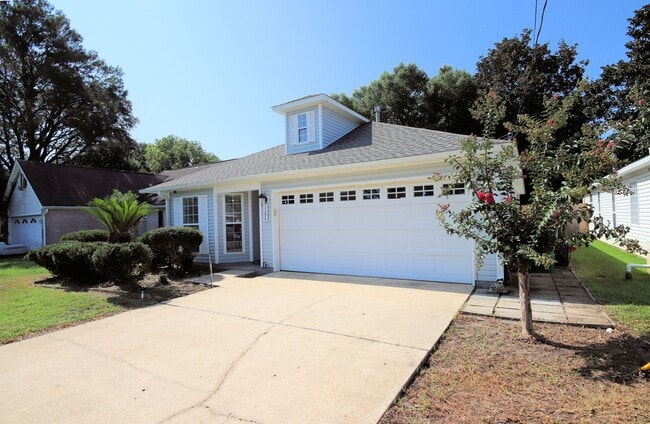 2394 Marina Dr in Fort Walton Beach, FL - Building Photo - Building Photo