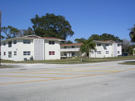Glen Oaks in Melbourne, FL - Building Photo
