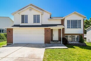 2619 W 4650 S in Roy, UT - Building Photo