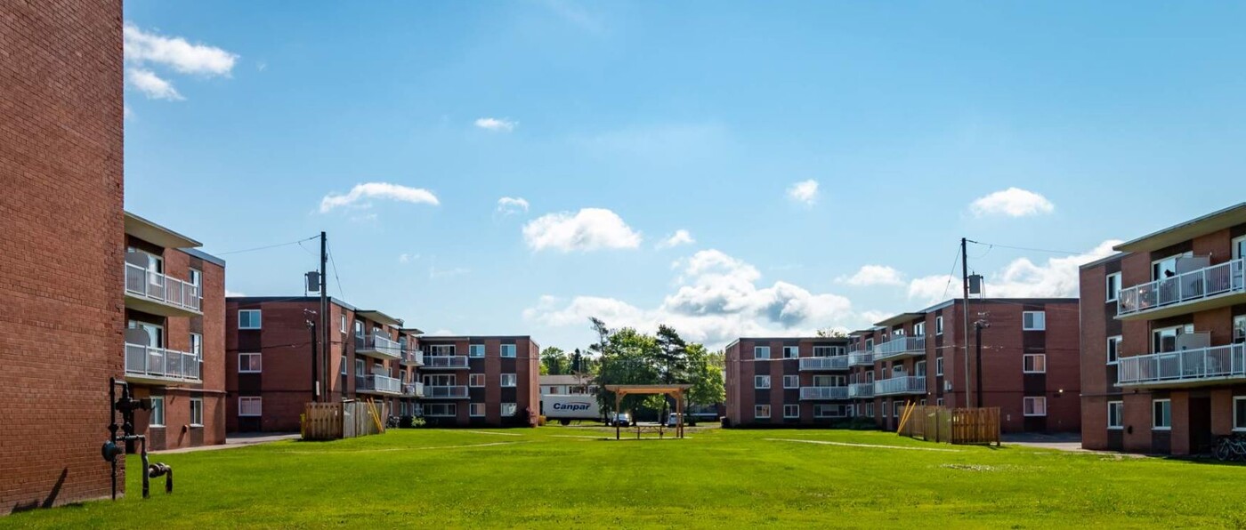 Garden Court Apartments in Sault Ste Marie, ON - Building Photo