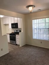 10343 Azuaga St in San Diego, CA - Building Photo - Building Photo