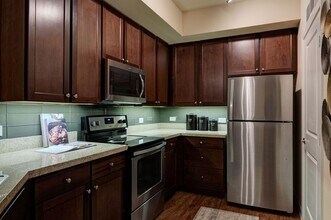 Cortland at Fredericksburg in San Antonio, TX - Foto de edificio - Building Photo