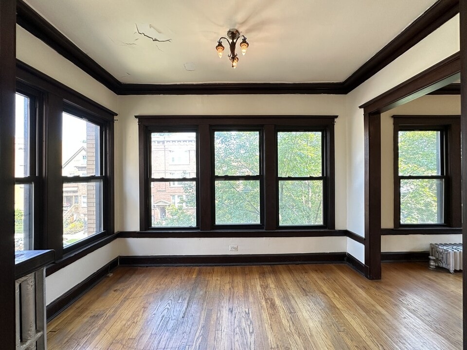 2434 N Sawyer Ave, Unit A08C in Chicago, IL - Foto de edificio