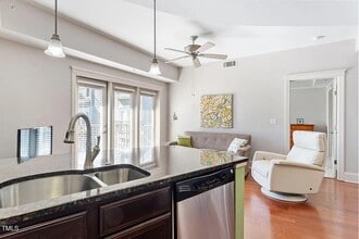 222 Glenwood Ave in Raleigh, NC - Building Photo - Building Photo