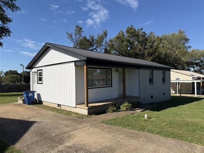 142 Maywood Dr in Martin, TN - Foto de edificio - Building Photo