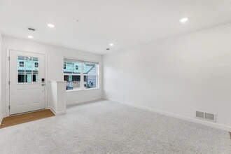 5297 Long Pointe Pass in Woodbury, MN - Foto de edificio - Building Photo