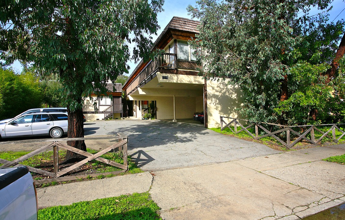 1598 Sir Francis Drake Blvd in San Anselmo, CA - Building Photo