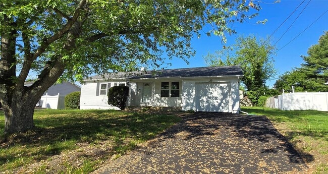 74 Clifton Pl in Port Jefferson Station, NY - Building Photo - Building Photo