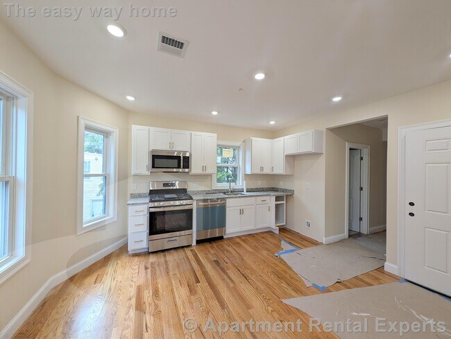 22 Holyoke Rd, Unit 2 in Somerville, MA - Building Photo - Building Photo