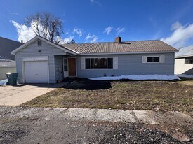 330 2nd Ave in Chester, CA - Building Photo