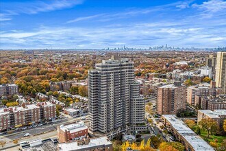 112-01 Queens Blvd in Queens, NY - Building Photo - Building Photo