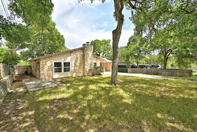 2002 Rabb Rd in Austin, TX - Building Photo - Building Photo