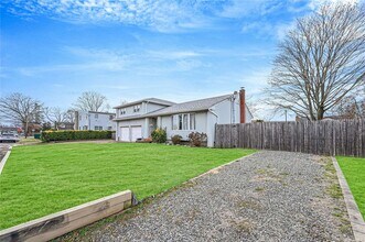 100 E 7th St in Deer Park, NY - Building Photo - Building Photo