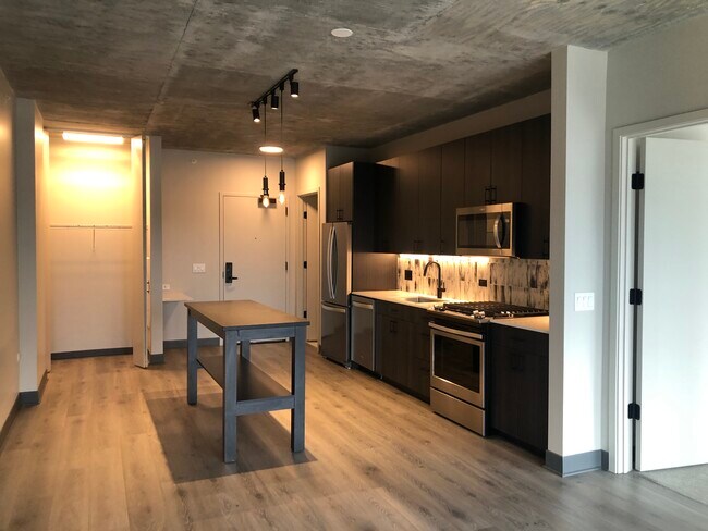 177 N Ada St, Unit 1205 in Chicago, IL - Building Photo - Building Photo