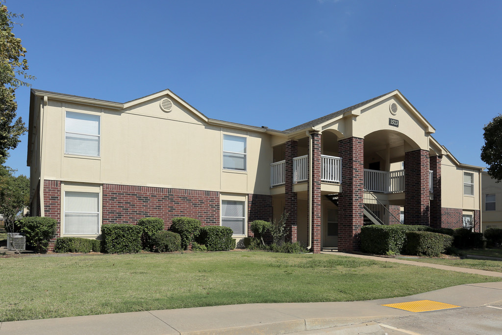 The Greens at Broken Arrow I, II and III Apartments in Broken Arrow, OK ...