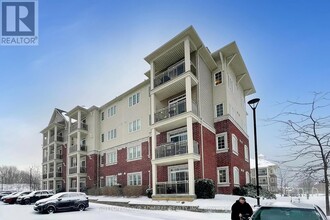 80 Aspen Springs Dr in Bowmanville, ON - Building Photo - Building Photo