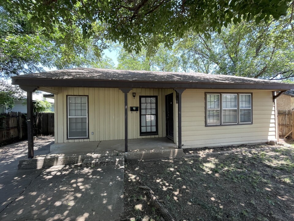 2820 36th St in Lubbock, TX - Building Photo