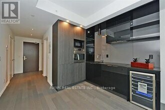 70 Temperance St in Toronto, ON - Building Photo - Building Photo