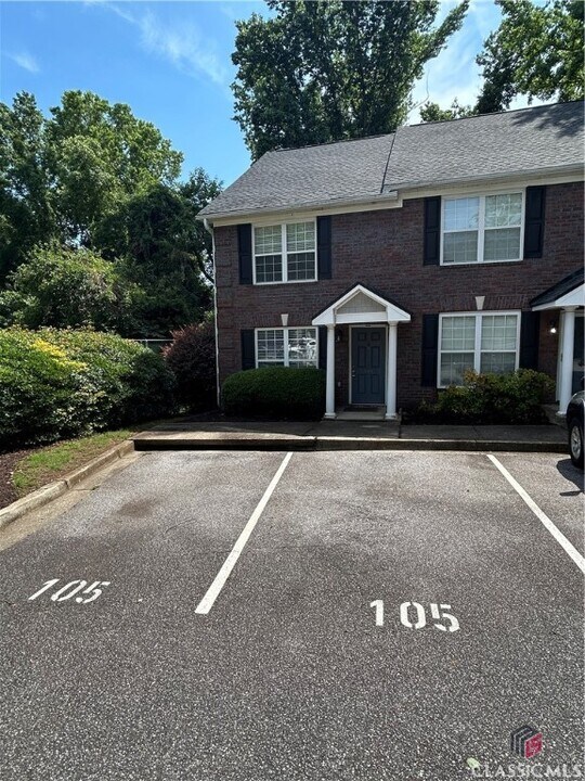 240 Cleveland Rd in Bogart, GA - Building Photo