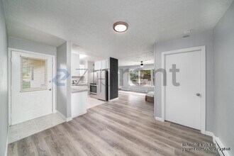 12917 NE Holladay St in Portland, OR - Building Photo - Building Photo