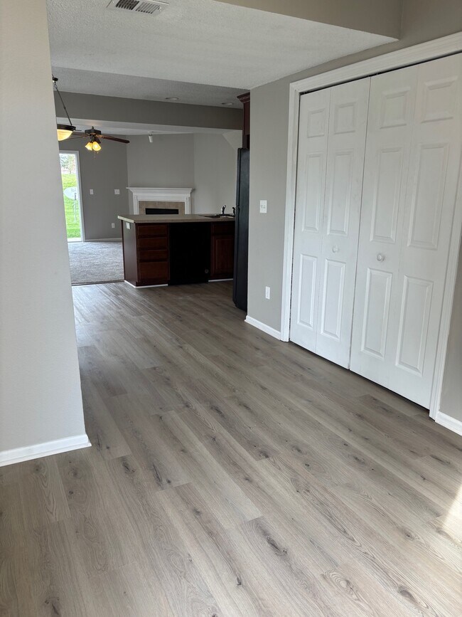 2016 Hickoryleaf Ln in Raymore, MO - Building Photo - Building Photo