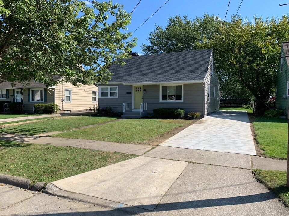 1037 W 37th St in Erie, PA - Foto de edificio