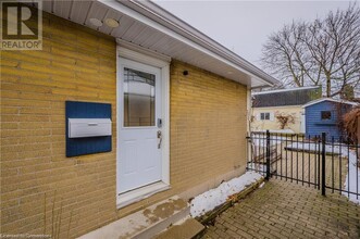 39 Oakwood Ave in Kitchener, ON - Building Photo - Building Photo