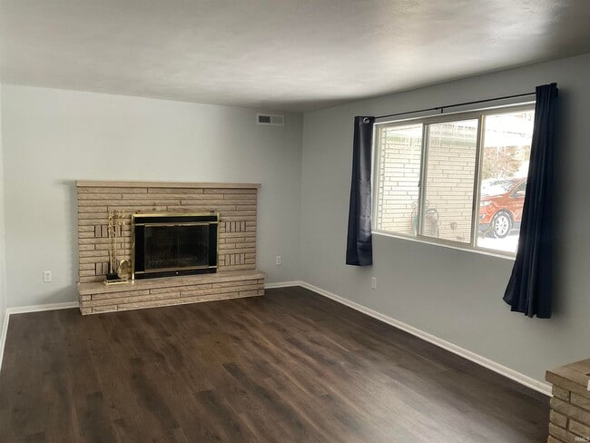 7316 Riverton Dr in Fort Wayne, IN - Foto de edificio - Building Photo