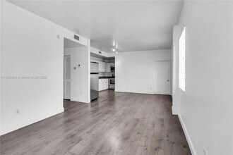 737 Jefferson Ave in Miami Beach, FL - Building Photo - Building Photo