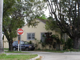 2055 NW 28th St Apartments