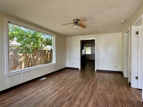 1904 E O Ave in La Grande, OR - Building Photo - Building Photo