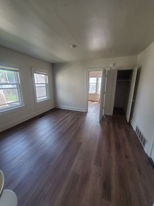 915 Minnesota Ave in South Milwaukee, WI - Building Photo