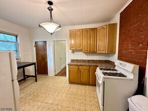 4 Swaine Pl in West Orange, NJ - Building Photo - Building Photo