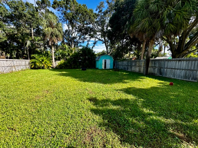 5843 27th Ave S in Gulfport, FL - Foto de edificio - Building Photo
