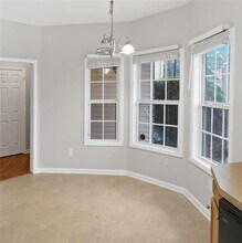 2555 Flat Shoals Rd in Atlanta, GA - Foto de edificio - Building Photo