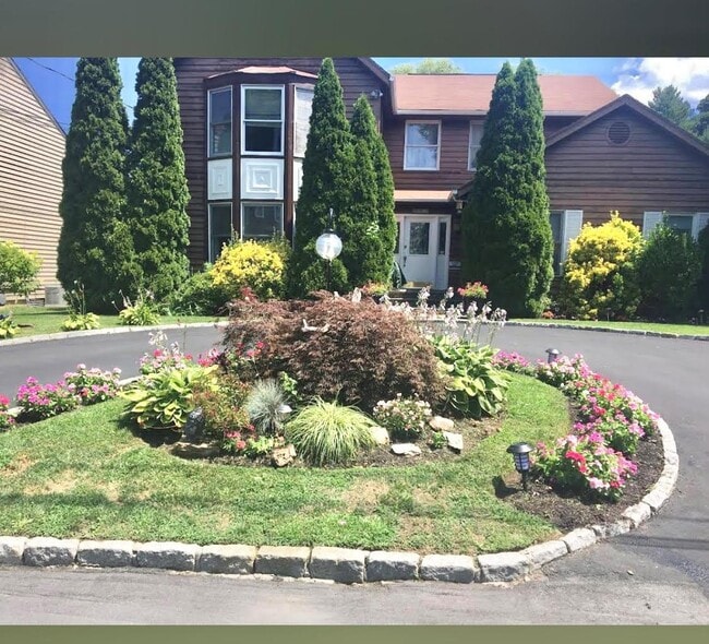 property at 7 Cannon Ln