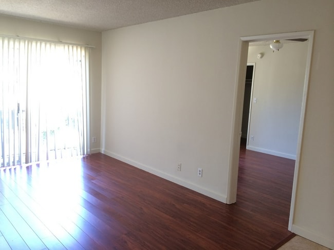 530 Veteran Ave in Los Angeles, CA - Building Photo - Building Photo