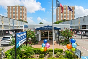 Sharpstown Manor in Houston, TX - Building Photo