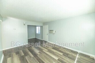 1922 Ethan Way in Sacramento, CA - Building Photo - Building Photo