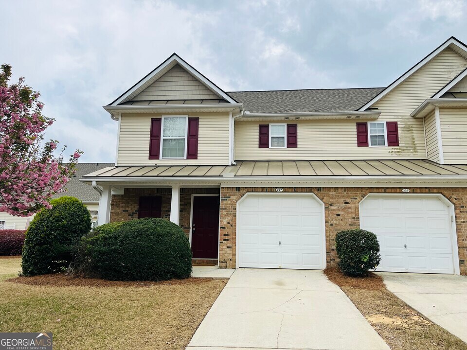 227 Darby's Crossing Ct in Hiram, GA - Foto de edificio