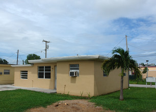 504 NW 60th Ter in Hollywood, FL - Building Photo - Building Photo