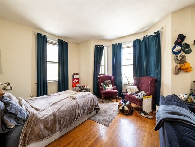 489 Boylston St, Unit 2 in Brookline, MA - Building Photo - Building Photo