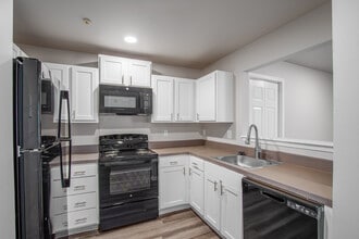 Riverchase Apartments in Dover, DE - Building Photo - Interior Photo