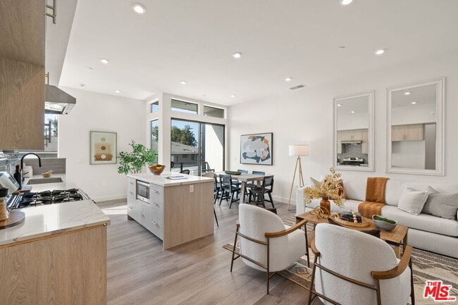 1204 N Orange Grove Ave in West Hollywood, CA - Building Photo - Building Photo