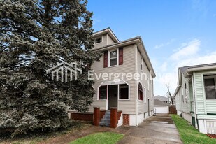 2004 Dale Rd in Cincinnati, OH - Building Photo